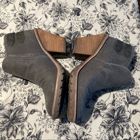 KENNETH COLE Reaction Sz 9 Fabric Leather 3.5” Stacked Heel Ankle  Booties - Picture 4 of 13